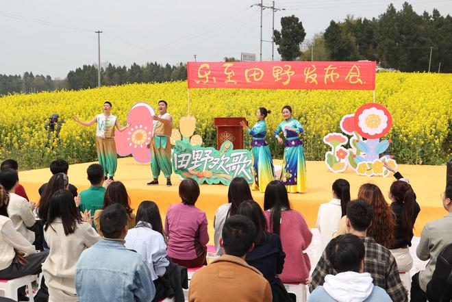 田野欢歌》首播预定春日乡村顶流综艺席位！PG麻将胡了试玩平台乡村综艺新卷王！《(图3)