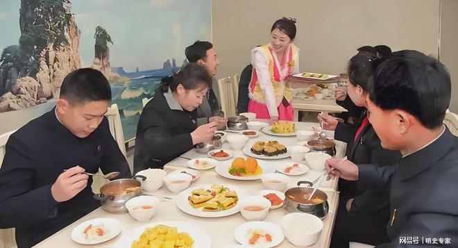 鲜人一天三顿都吃啥：玉米饭、泡菜、大酱汤PG电子麻将胡了2试玩作为我们邻居普通朝(图5)