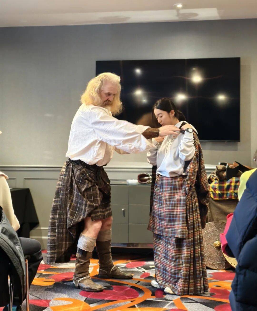 见大世界——首都师大附中高中部英国研学纪实PG麻将胡了2模拟器研学实践|行走不列颠遇(图2) 见大世界——首都师大附中高中部英国研学纪实PG麻将胡了2模拟器研学实践|行走不列颠遇(图2)