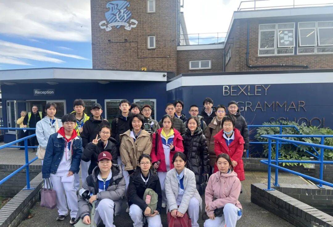 见大世界——首都师大附中高中部英国研学纪实PG麻将胡了2模拟器研学实践|行走不列颠遇(图4) 见大世界——首都师大附中高中部英国研学纪实PG麻将胡了2模拟器研学实践|行走不列颠遇(图4)